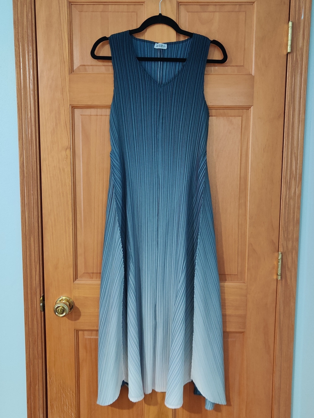 Estrella Sleeveless Ombre Pleated Dress in Blue Size 0S